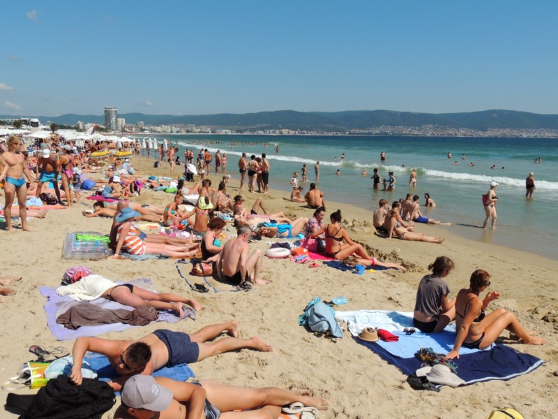 Słoneczny Brzeg w Bułgarii - plaża, na której warto znać zasady bezpiecznego opalania, by uniknąć oparzeń słonecznych - wejdź na moją stronę o podróżach
